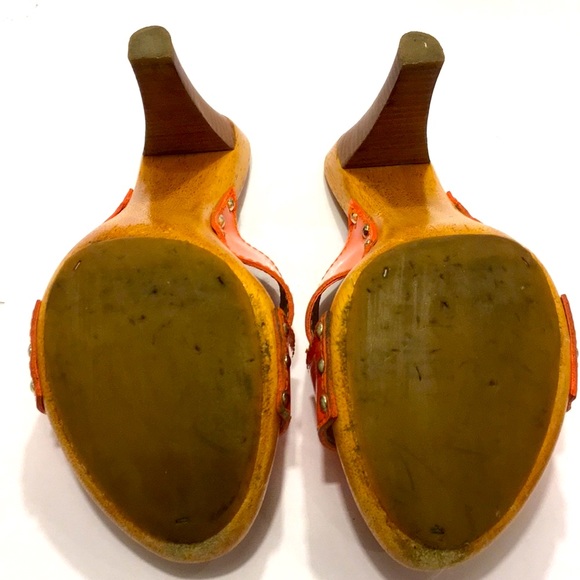 GentlyUsed Micheal Kors Coral Wooden Sandal: 7.5M - Picture 6 of 8